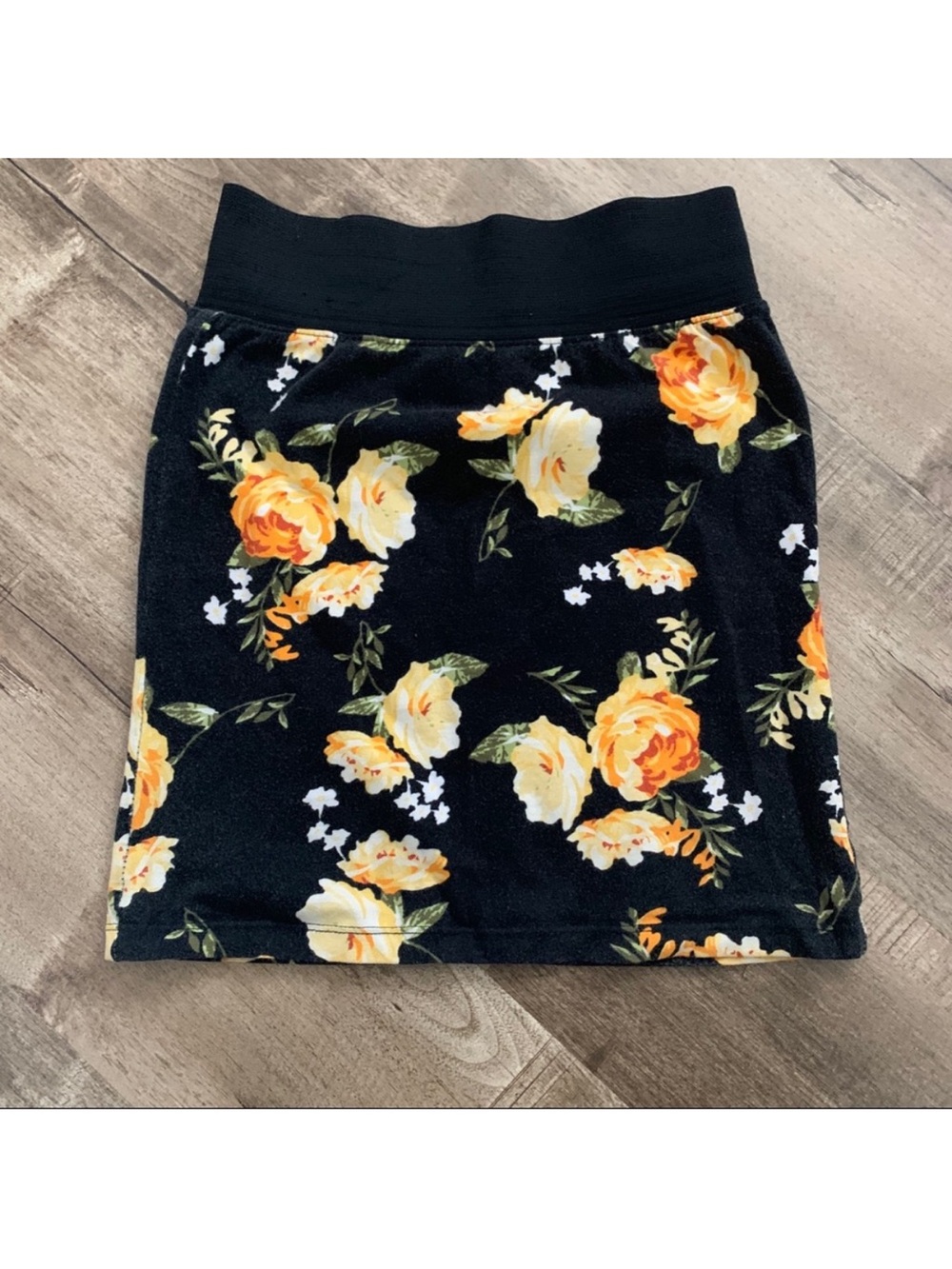 🌟F21 Floral Print Body con mini Skirt